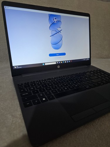 250 laptop intel - 15.6",